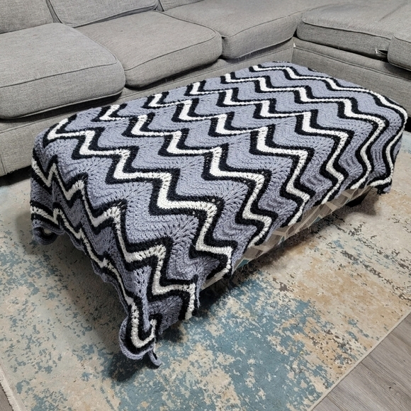 Vintage Hand Crocheted / Hand Knit Zig Zag Pattern Afghan 38'x44' - Picture 2 of 5